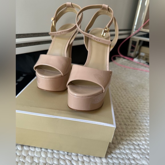 NEW in Box Michael Kors Jenson Platform Sandal Heels Open Toe Nude 6M Price FiRM - Picture 7 of 16